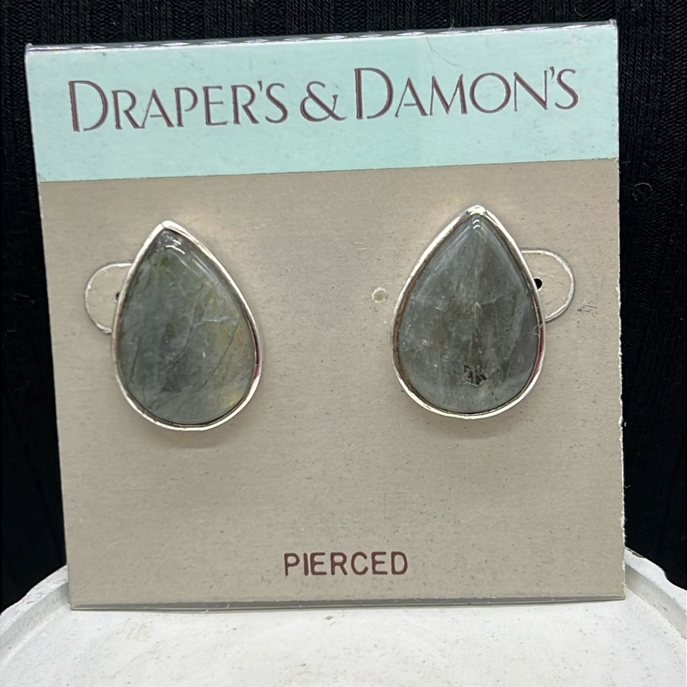 ⭐️Draper’s & Damon’s unmarked silver plated labradorite teardrop post earrings